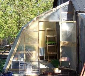 Lean-to greenhouse